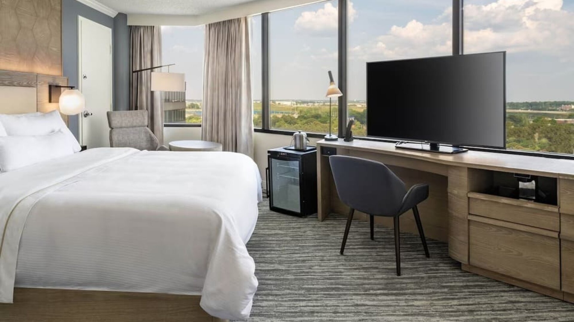 Double bed guest room with panoramic views at Westin Atlanta Airport Hotel.