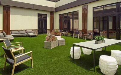 Picnic area perfect for coworking at Atlanta Marriott Northwest At Galleria.