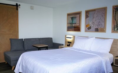 Day use room at Waterfront Inn PHL Airport.