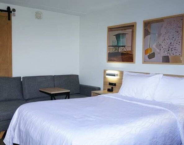 Day use room at Waterfront Inn PHL Airport.