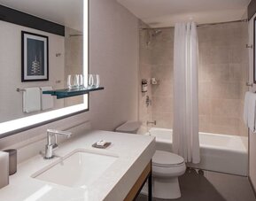 Guest bathroom with shower at Hyatt Regency San Francisco.