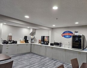 Dining room at Baymont By Wyndham Davenport.