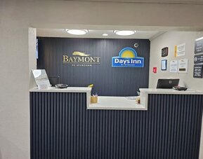 Reception desk at Baymont By Wyndham Davenport.