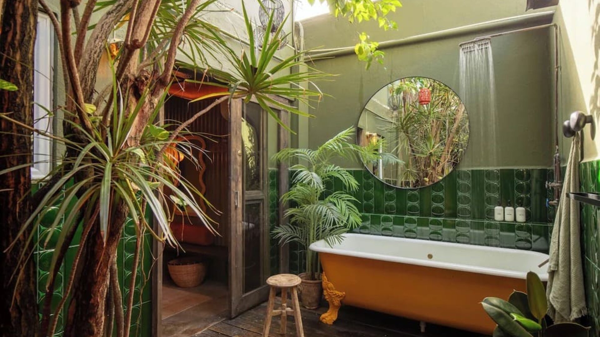 Beautiful guest bathroom at DREAMCATCHER By DW.