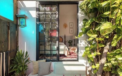 Outdoor terrace and garden at DREAMCATCHER By DW.