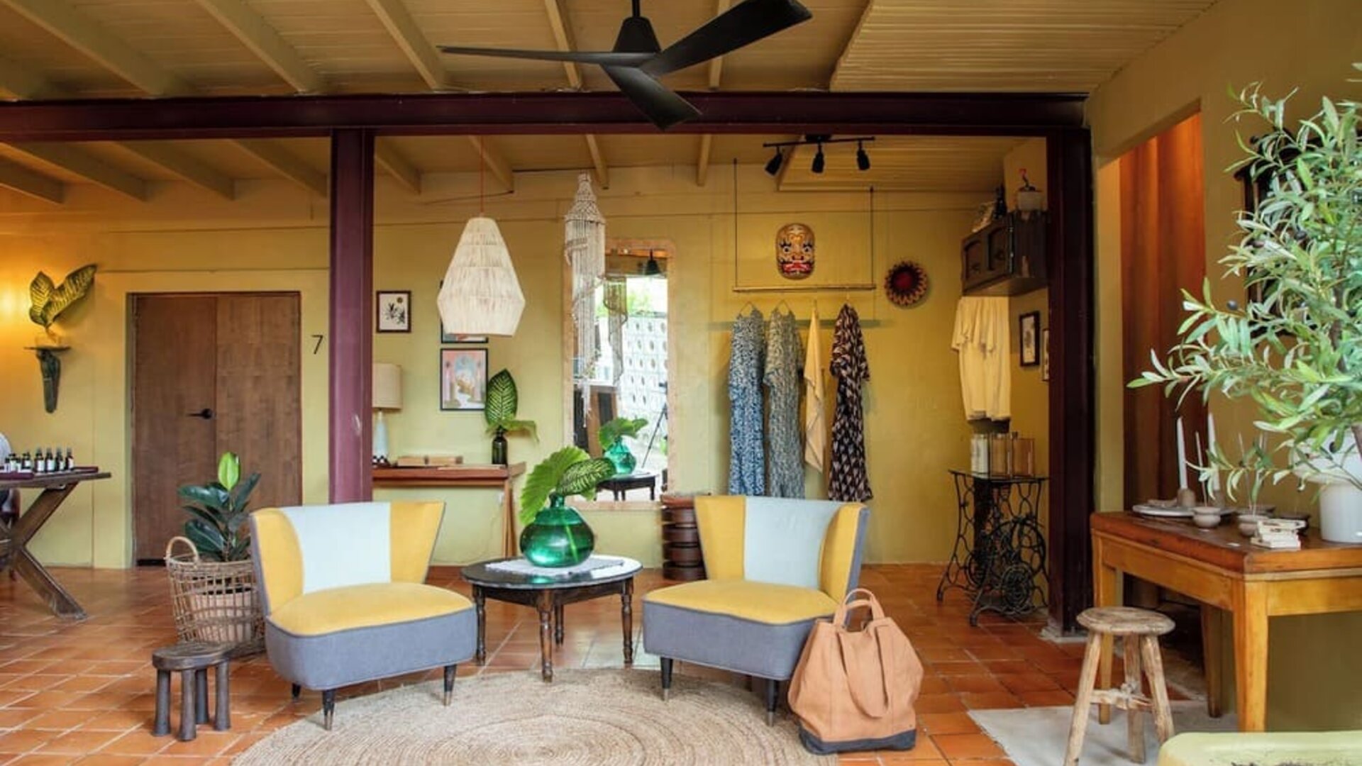 Meeting space at DREAMCATCHER By DW.