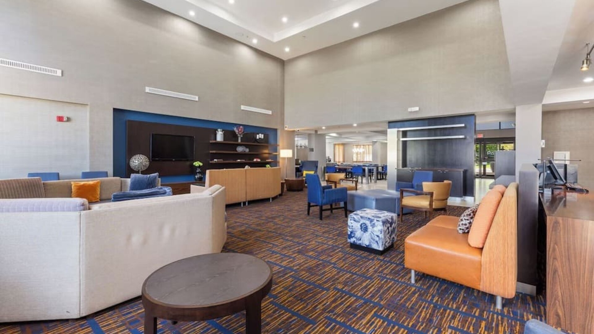 Lobby seating and coworking space at Best Western Plus Elgin - Chicago.