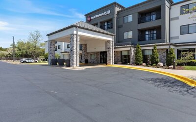 Parking available at Best Western Plus Elgin - Chicago.