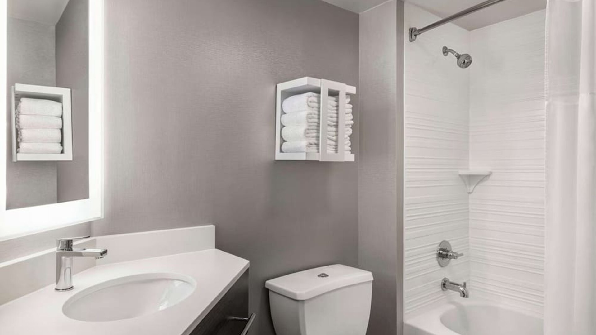 Private bathroom with combined shower and tub at Hampton Inn Chicago-O'Hare International Airport..