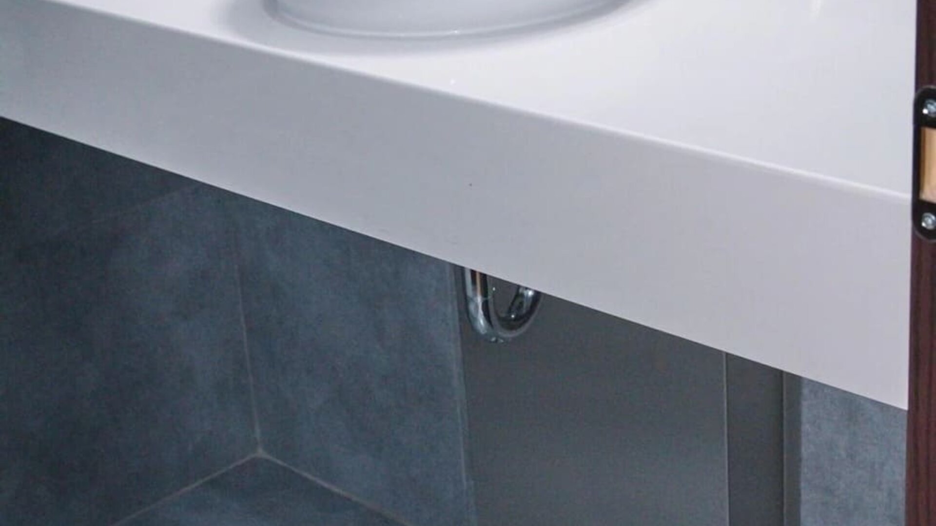 Guest bathroom at Breeze Boutique Athens.