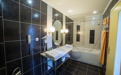 Guest bathroom at Delphi Art Hotel.