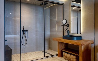 Guest bathroom at Aire De O:live.