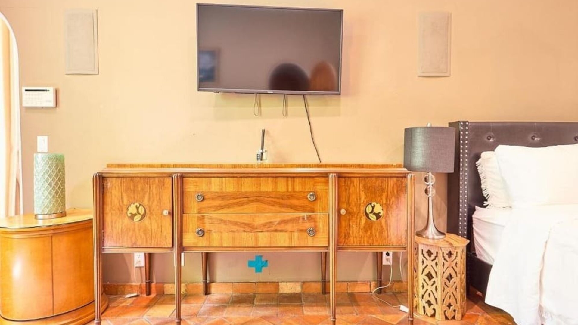 Day  use room at Beverly Hills Spanish.