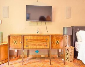 Day  use room at Beverly Hills Spanish.