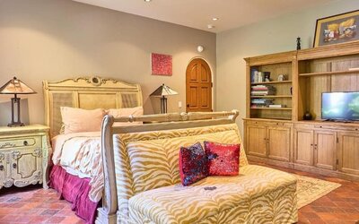 Day  use room at Beverly Hills Spanish.