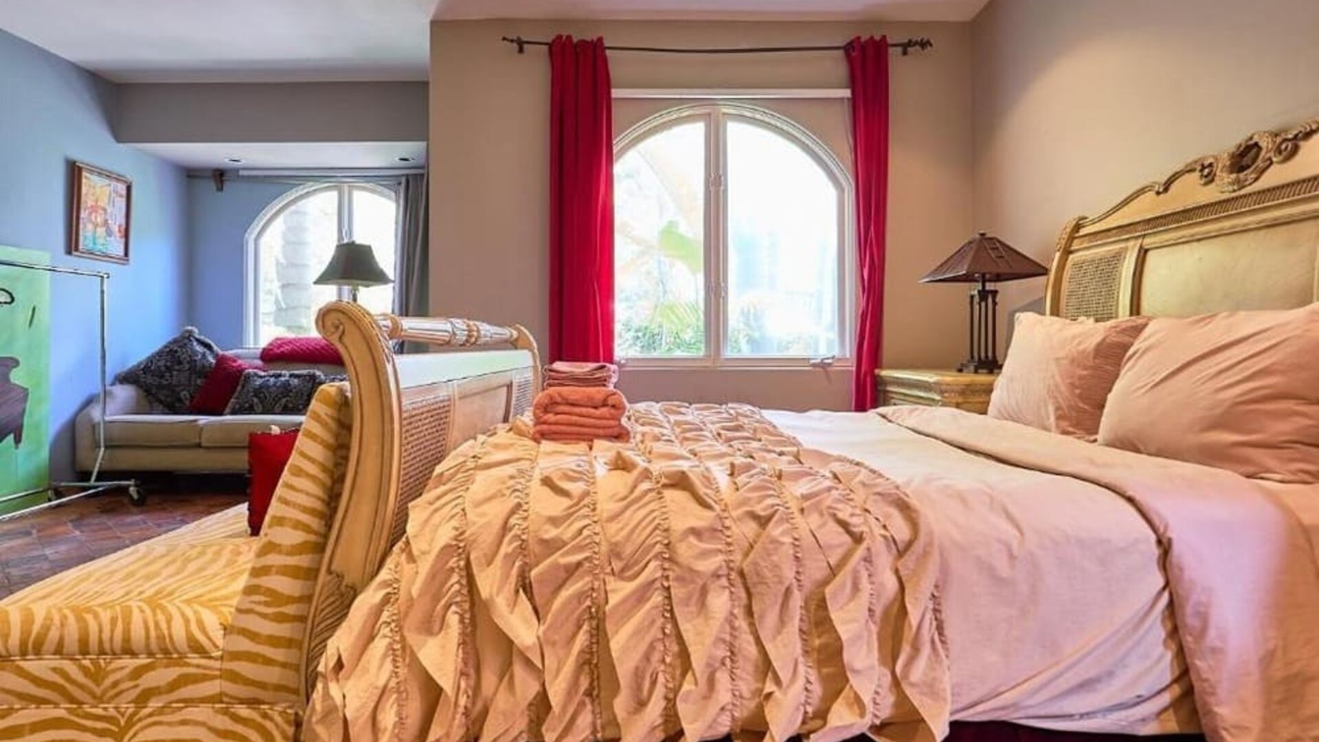 Day  use room at Beverly Hills Spanish.