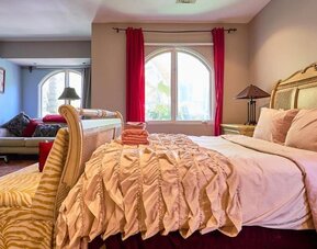 Day  use room at Beverly Hills Spanish.