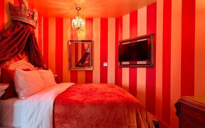 Day  use room at Beverly Hills Spanish.