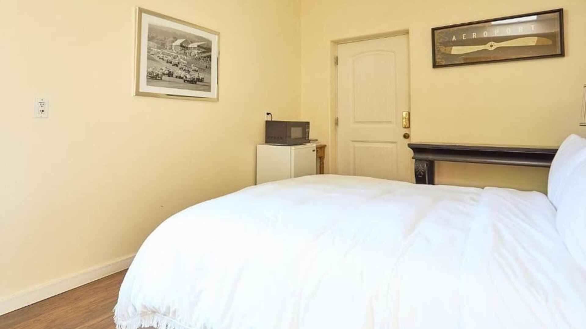 Day  use room at Beverly Hills Spanish.