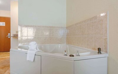 Hot tub at Sleep Inn & Suites Port Charlotte - Punta Gorda.