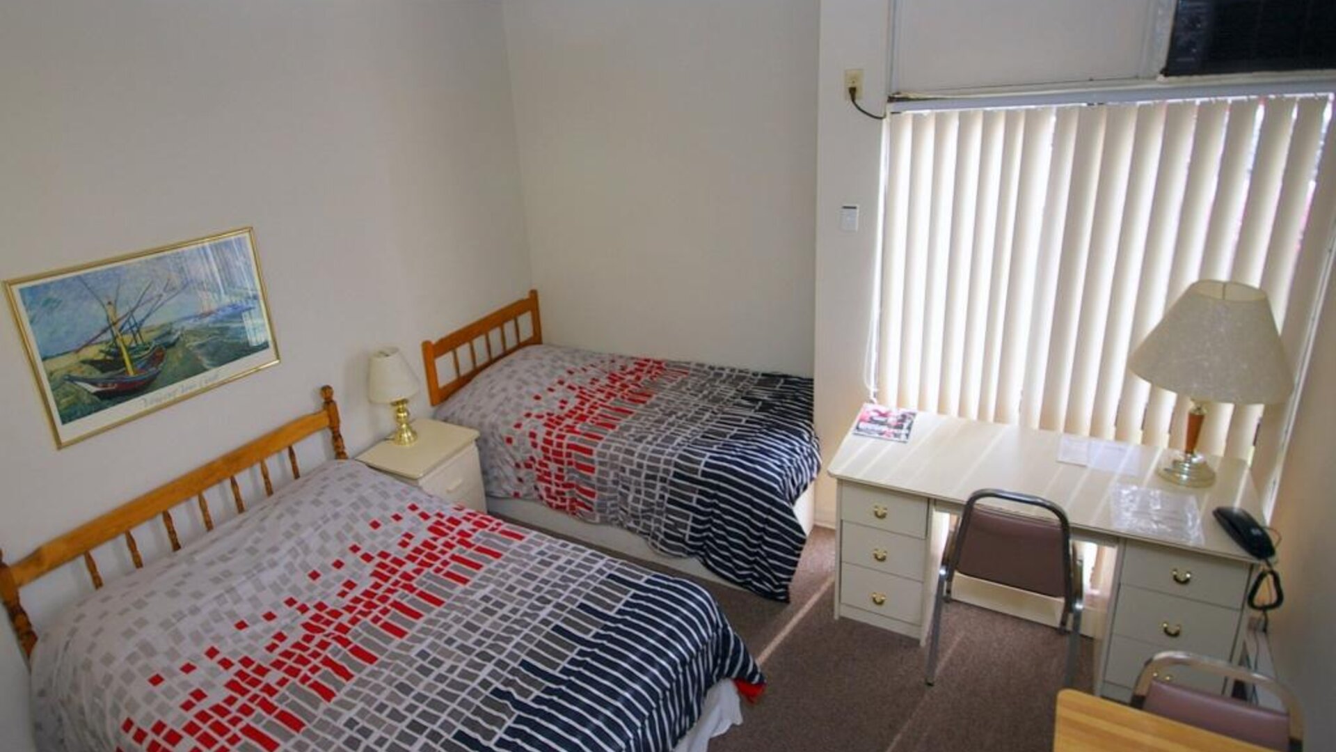 Bright and spacious day use twin room at Alexandra Hotel.