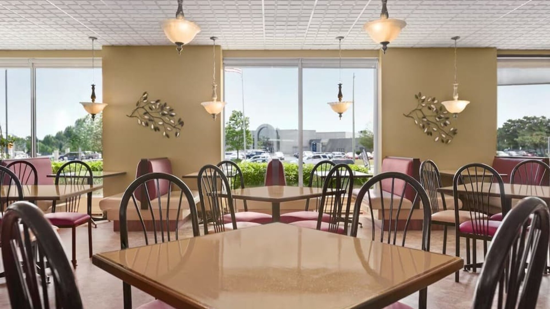 Dining room at Days Inn By Wyndham London.