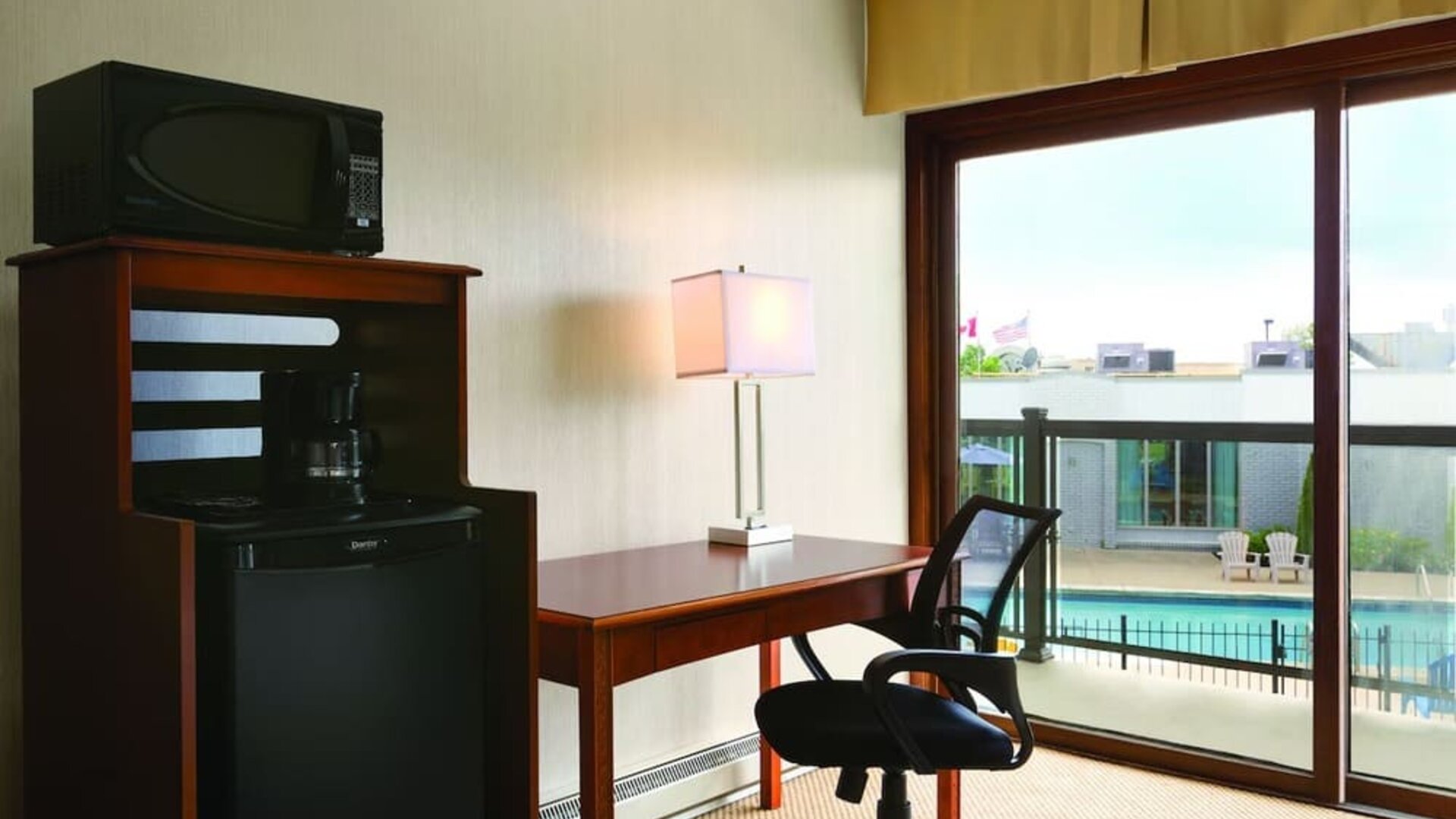 Work desk at Days Inn By Wyndham London.