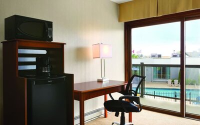 Work desk at Days Inn By Wyndham London.