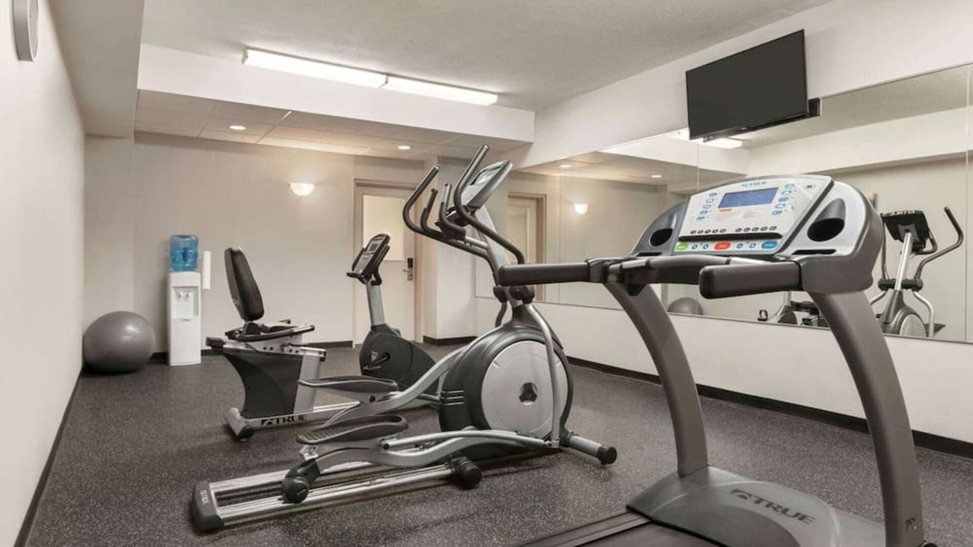Fitness center at Days Inn By Wyndham London.