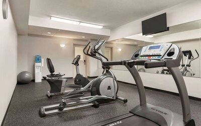 Fitness center at Days Inn By Wyndham London.