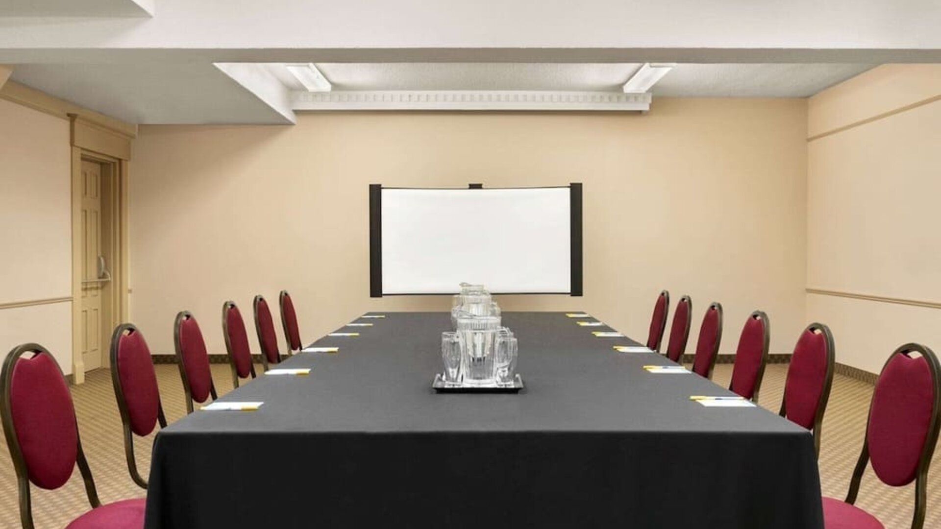 Meeting room at Days Inn By Wyndham London.