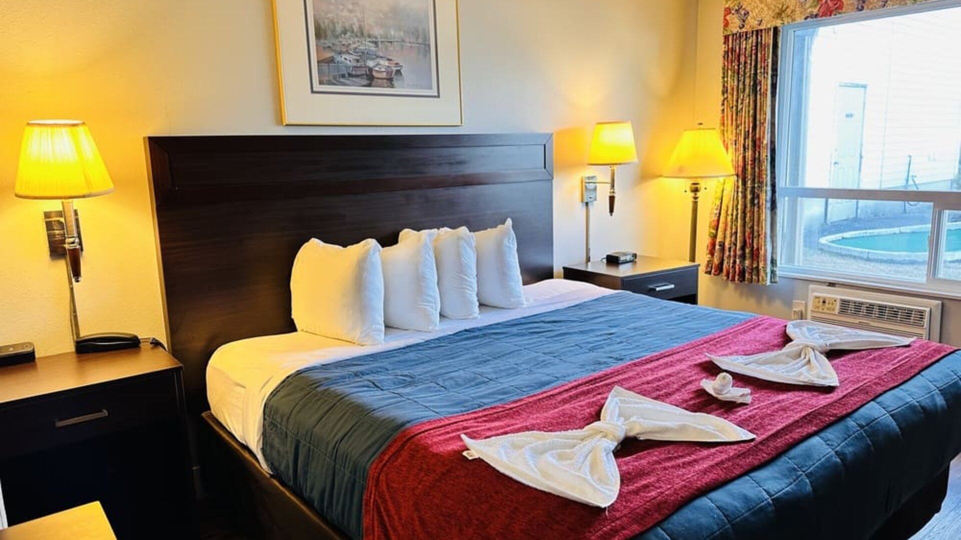 Day use room at Coratel Inn And Suites By Jasper Ocean Shores.