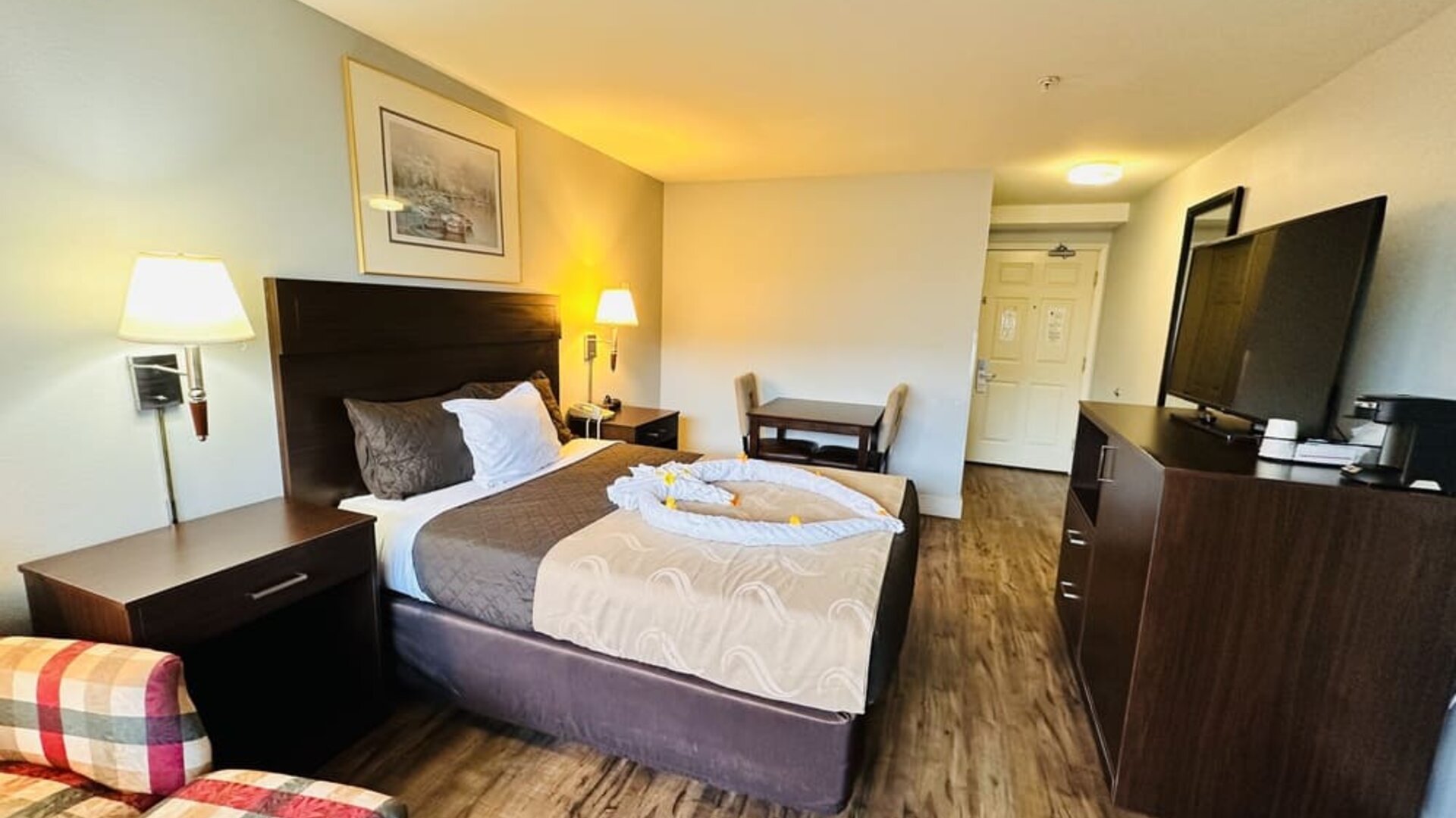 Day use room at Coratel Inn And Suites By Jasper Ocean Shores.