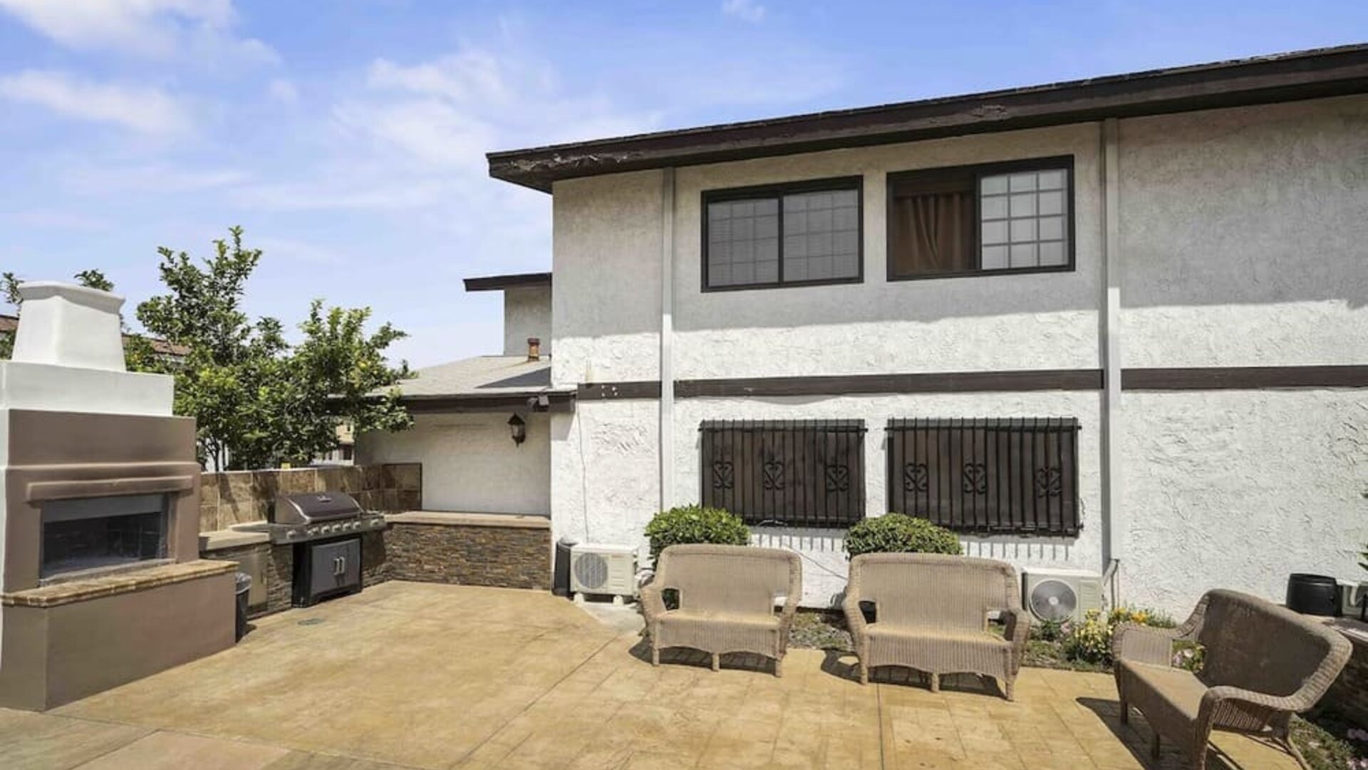 Outdoor terrace at Lemon Tree Hotel & Suites Anaheim.