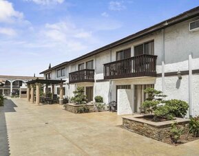 Outdoor terrace at Lemon Tree Hotel & Suites Anaheim.
