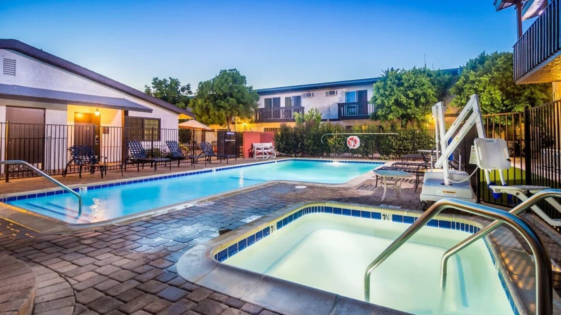 Outdoor pool at Lemon Tree Hotel & Suites Anaheim.