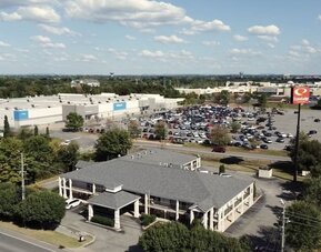Hotel exterior at Econo Lodge Inn & Suites Murfreesboro Shopping District.
