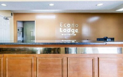Front desk at Econo Lodge Inn & Suites Murfreesboro Shopping District.