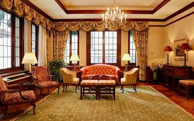 Lobby seating at The Wall Street Inn.