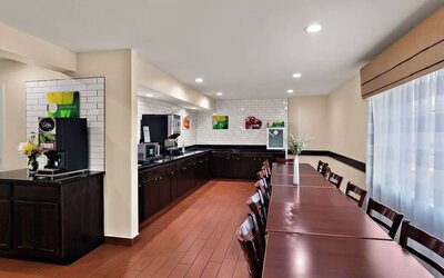 Dining room at Quality Inn Memphis Northeast Near I-40.