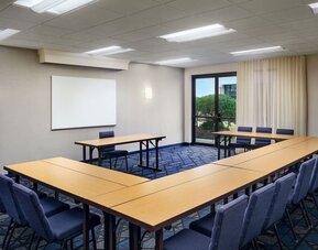 Meeting room at Courtyard By Marriott Columbus Worthington.