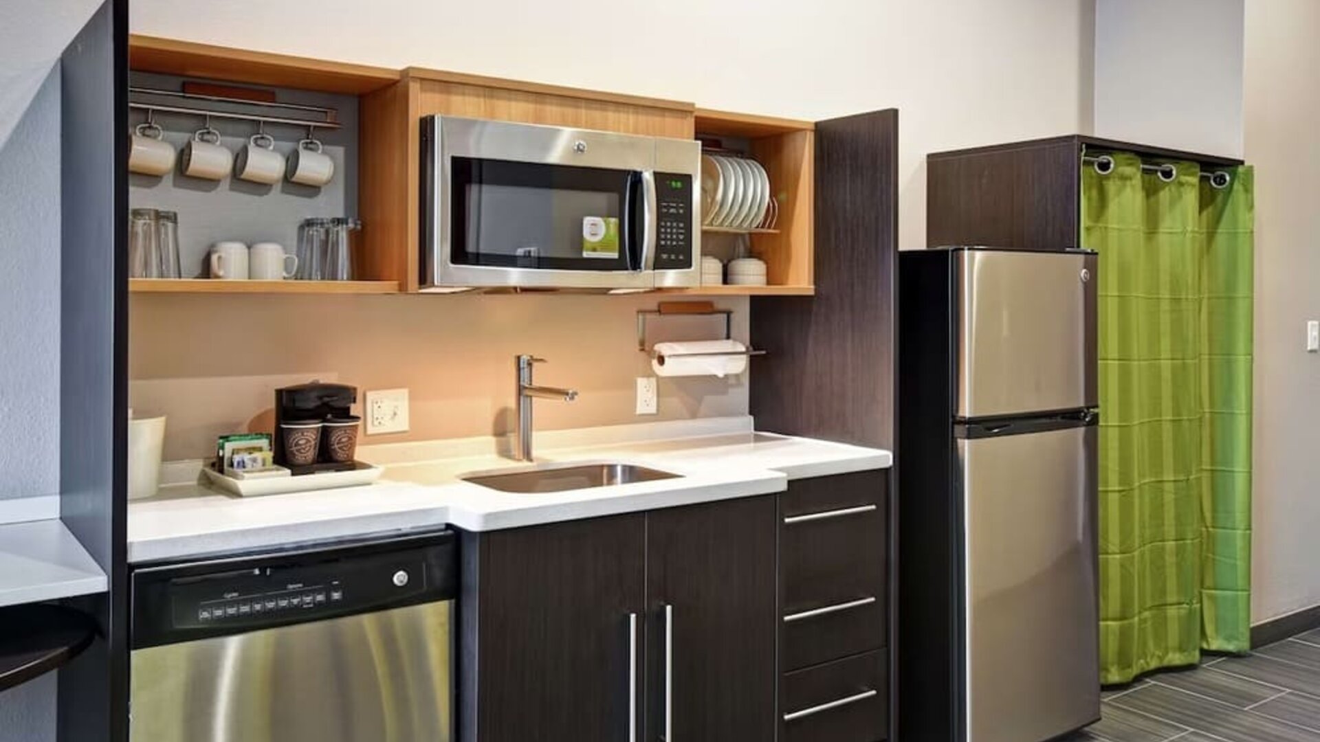 Kitchen at Home2 Suites El Reno.