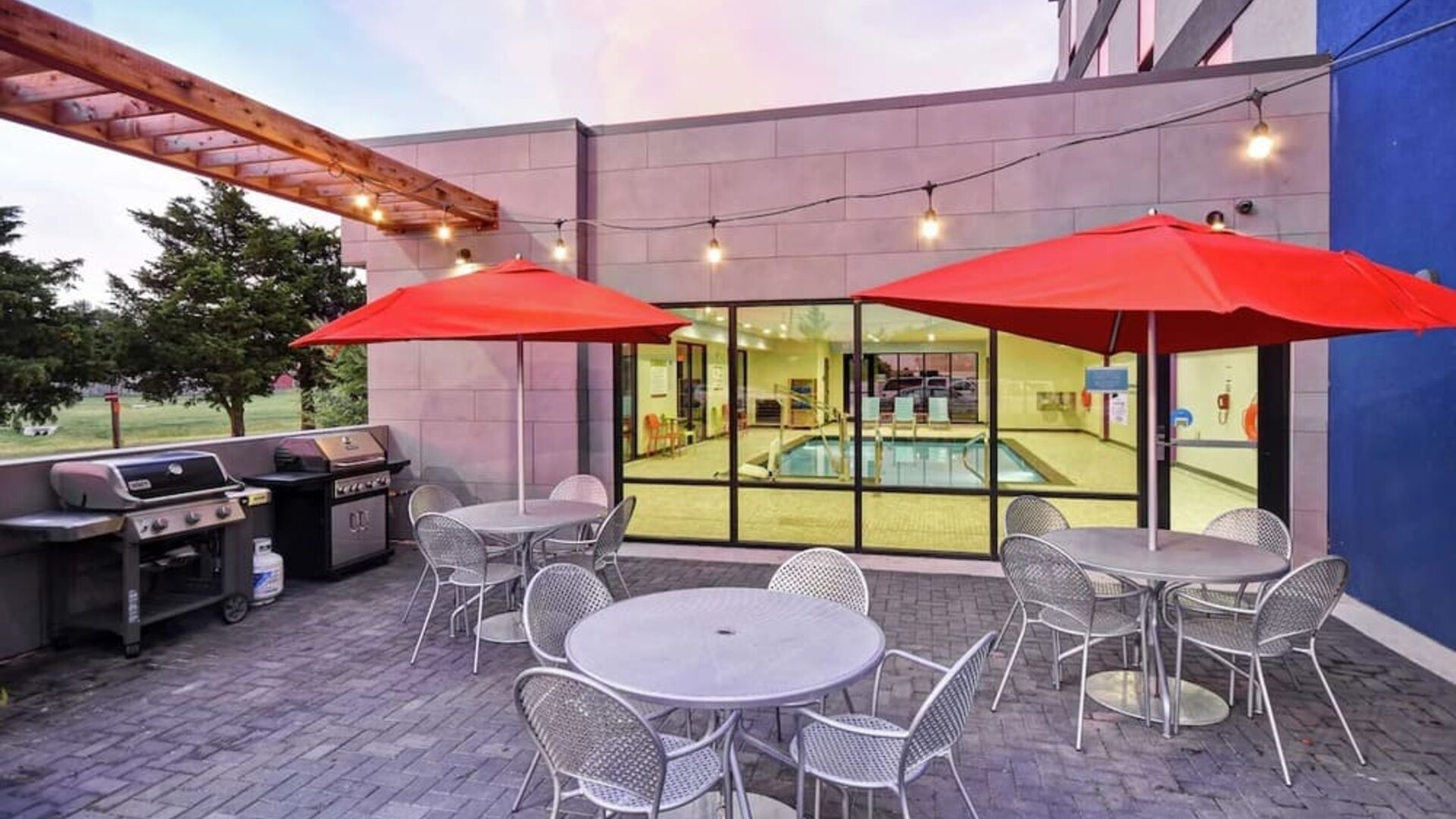 Outdoor terrace at Home2 Suites El Reno.