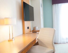 Work desk at Best Western Premier Toronto Airport Carlingview.