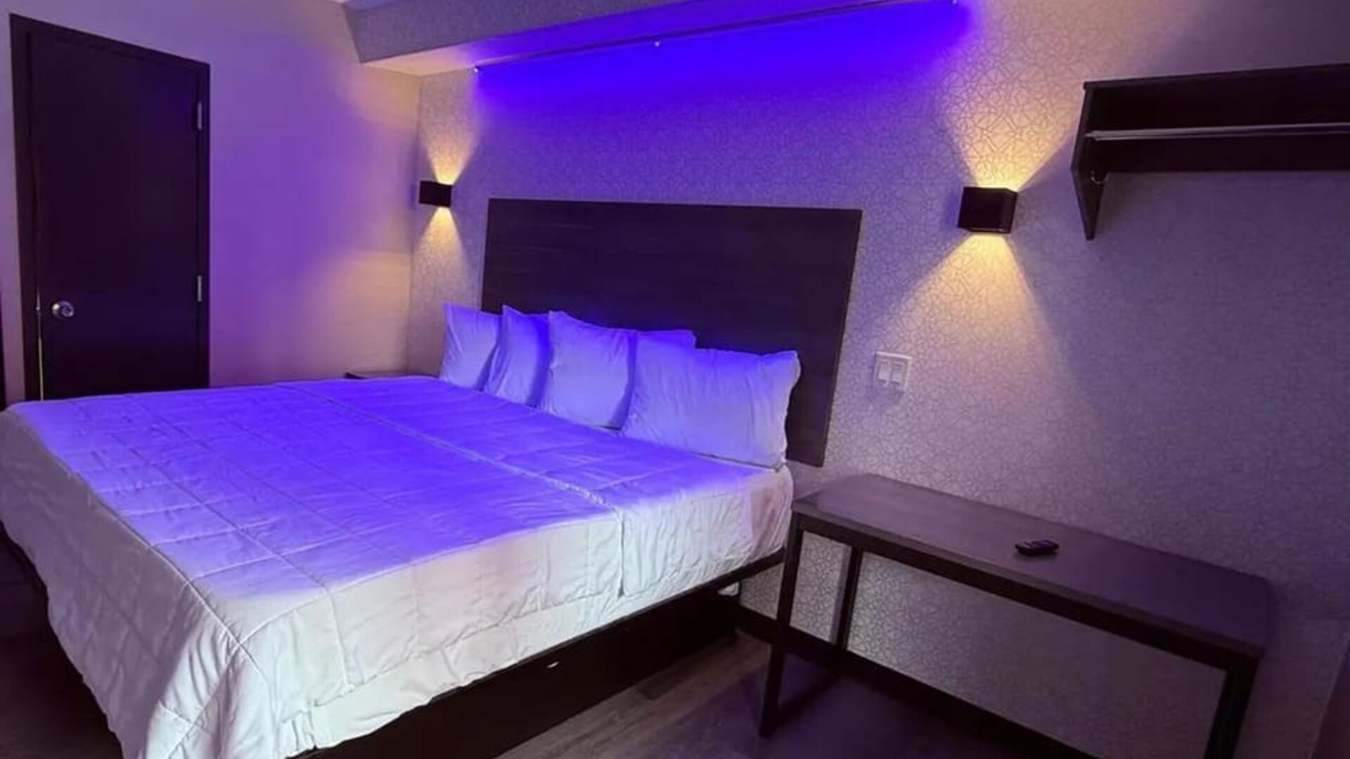 King room at THE VINE HOTEL BRONX.