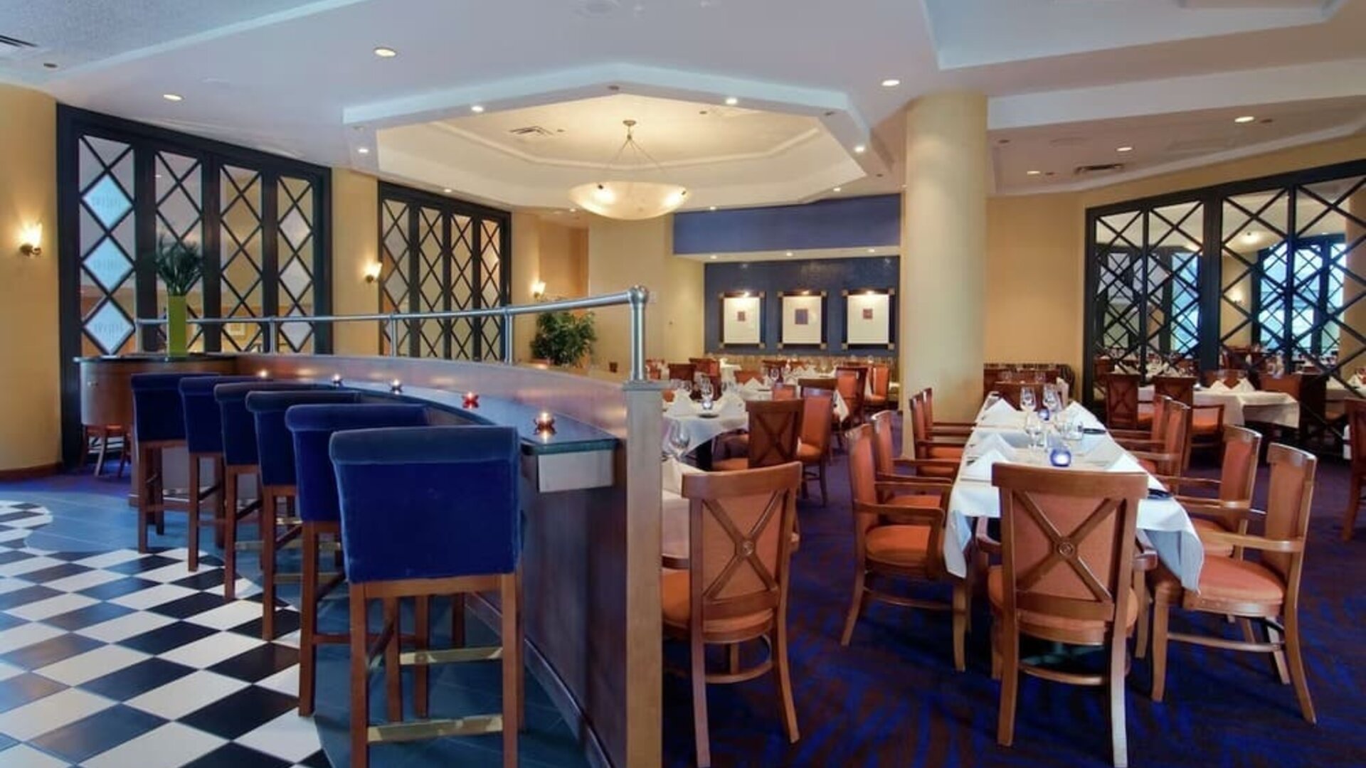 Dining room at Hilton Atlanta Airport.