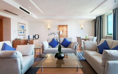 Lobby and lounge at Hilton Dusseldorf.