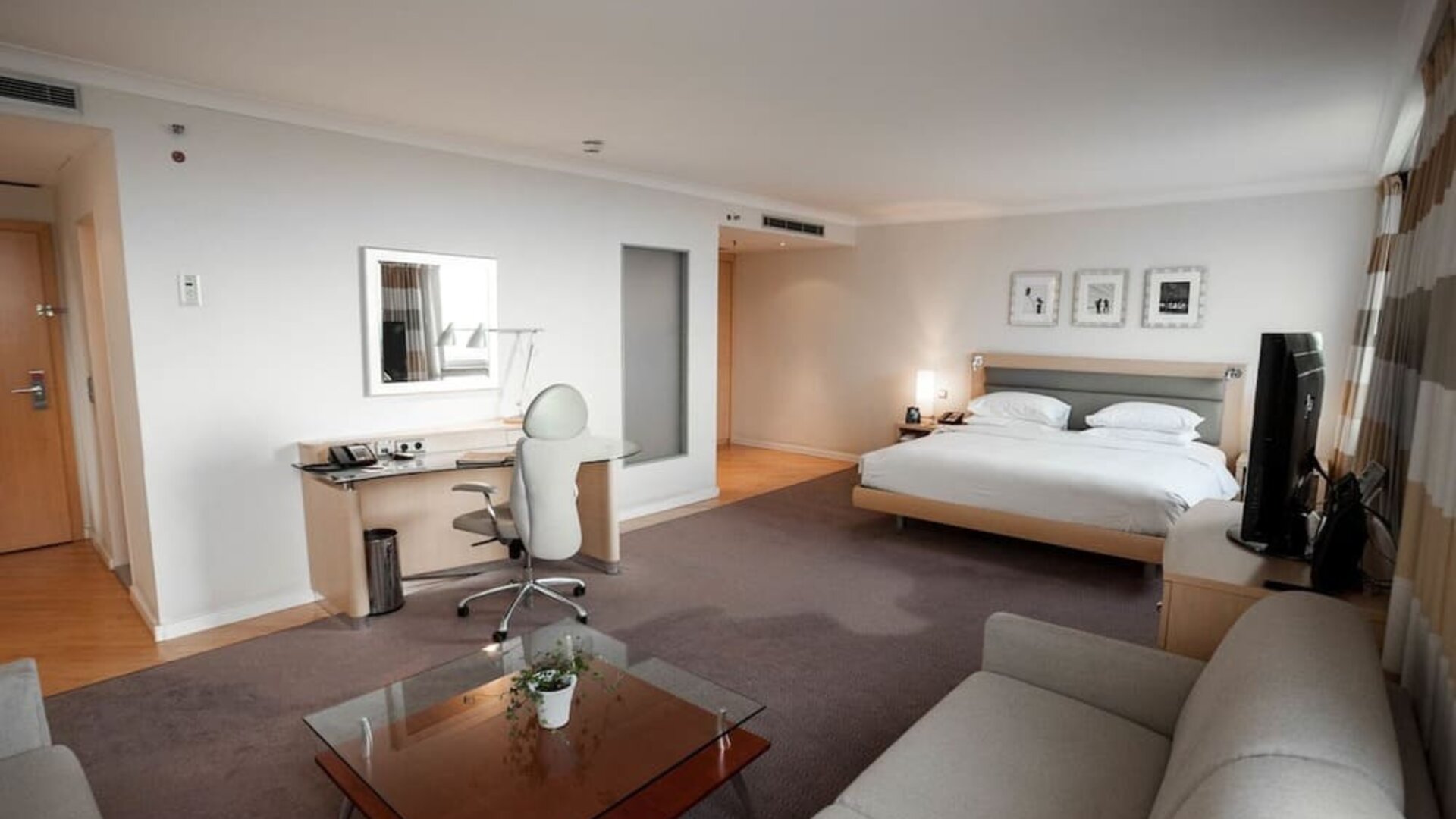 Day use room at Hilton Dusseldorf.