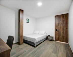 XLiving Host & Rooms