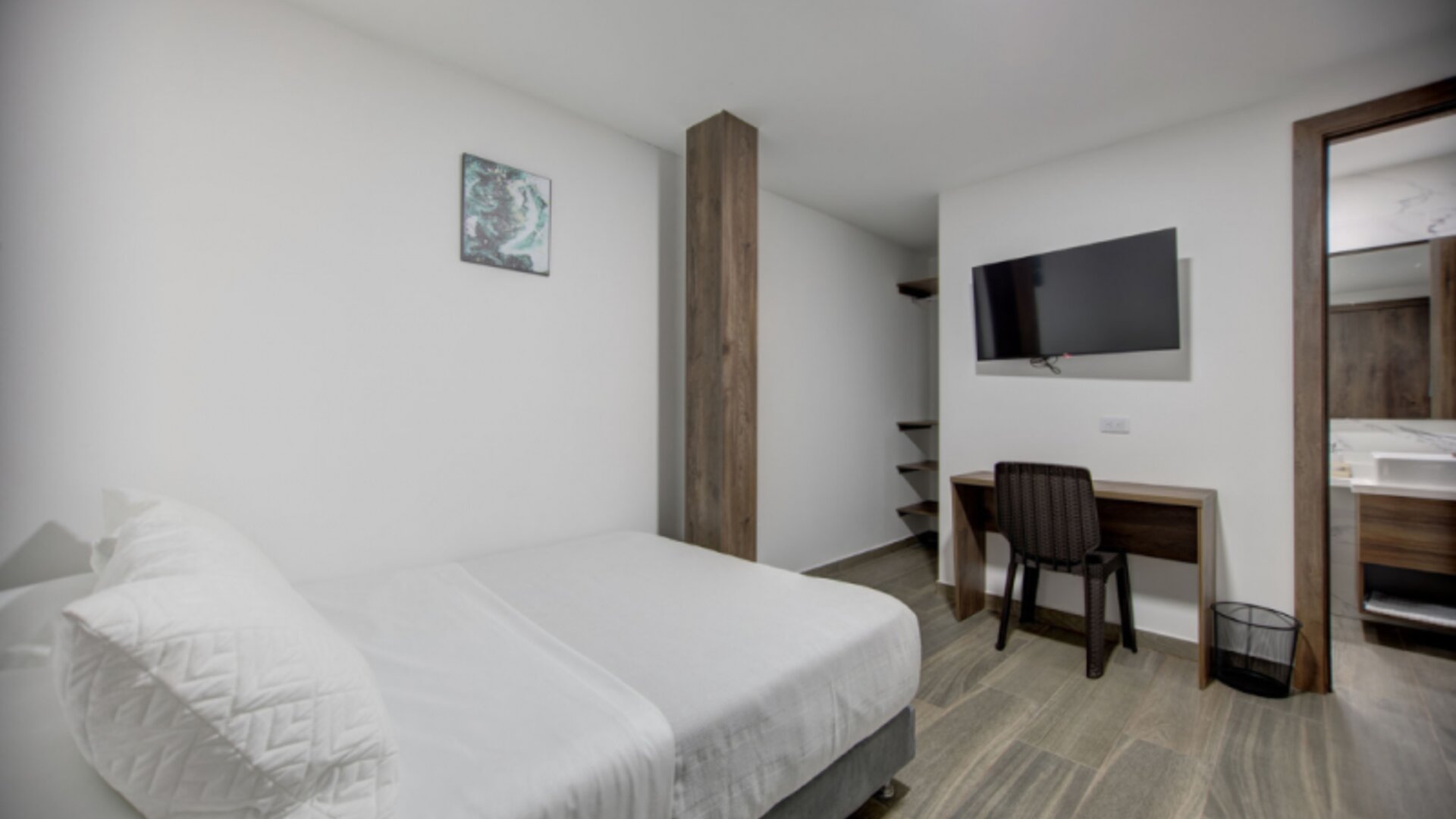 XLiving Host & Rooms